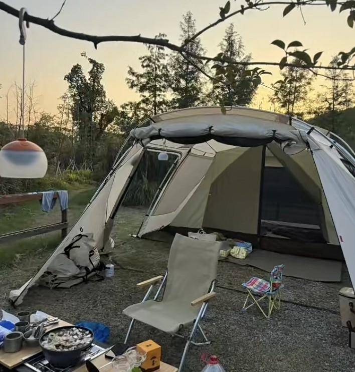 2岁二胎女儿躺吊床上面小肚子圆鼓鼓好萌冰球突破爆百万大奖明道一家露营吃烤肉(图2)